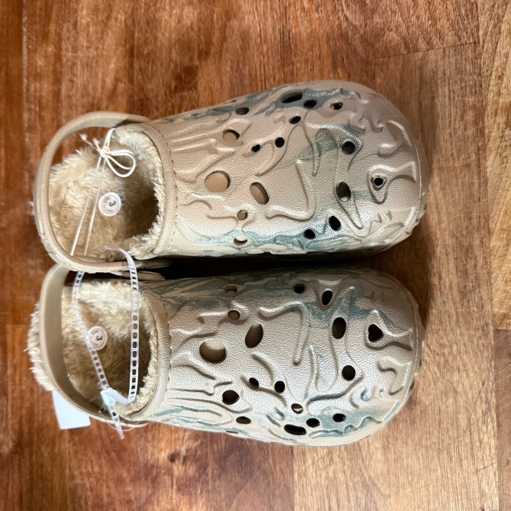 Durable Lined Camouflage Kids size 3 Clogs - Picture 2 of 4